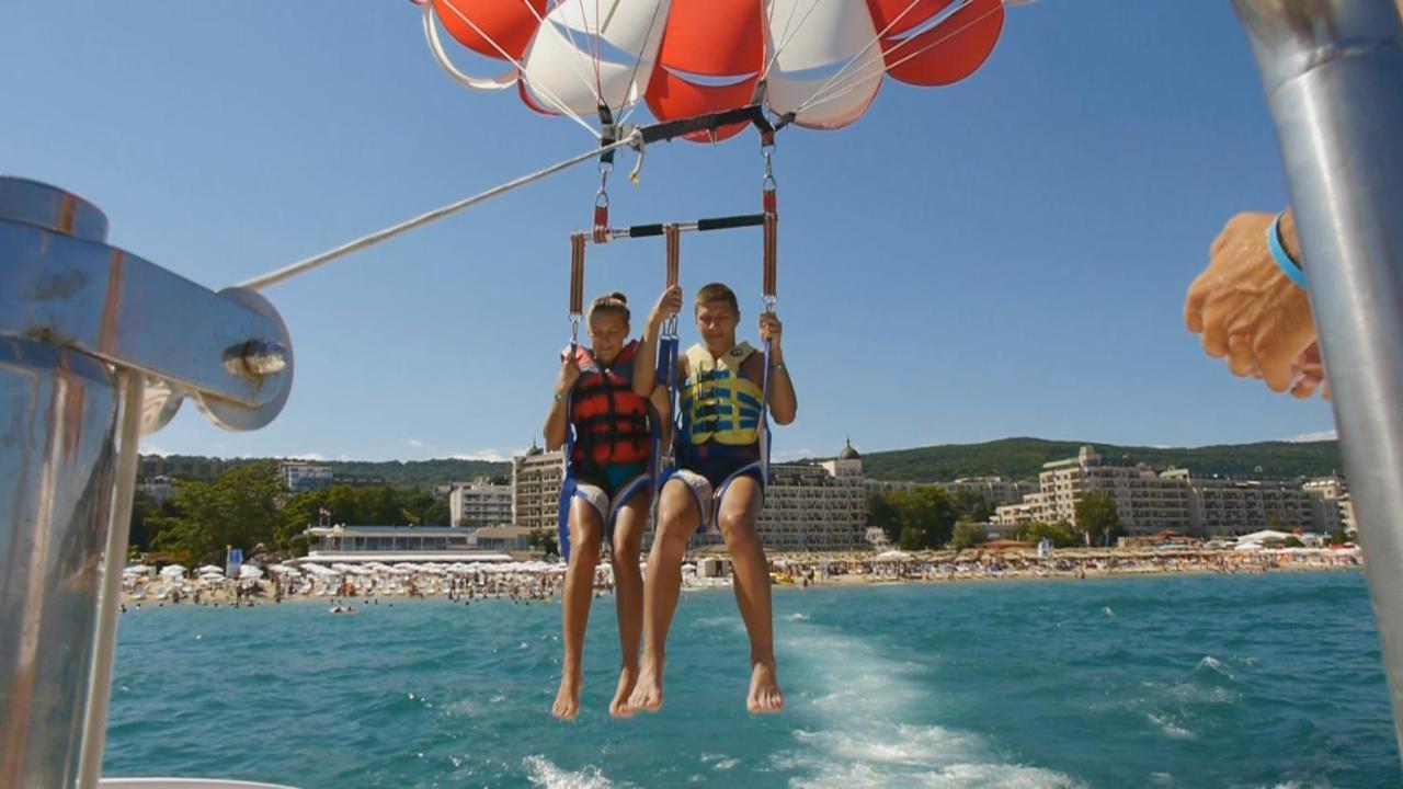 Admiral Hotel Golden Sands Luaran gambar Parasailing in Mallorca, Spain