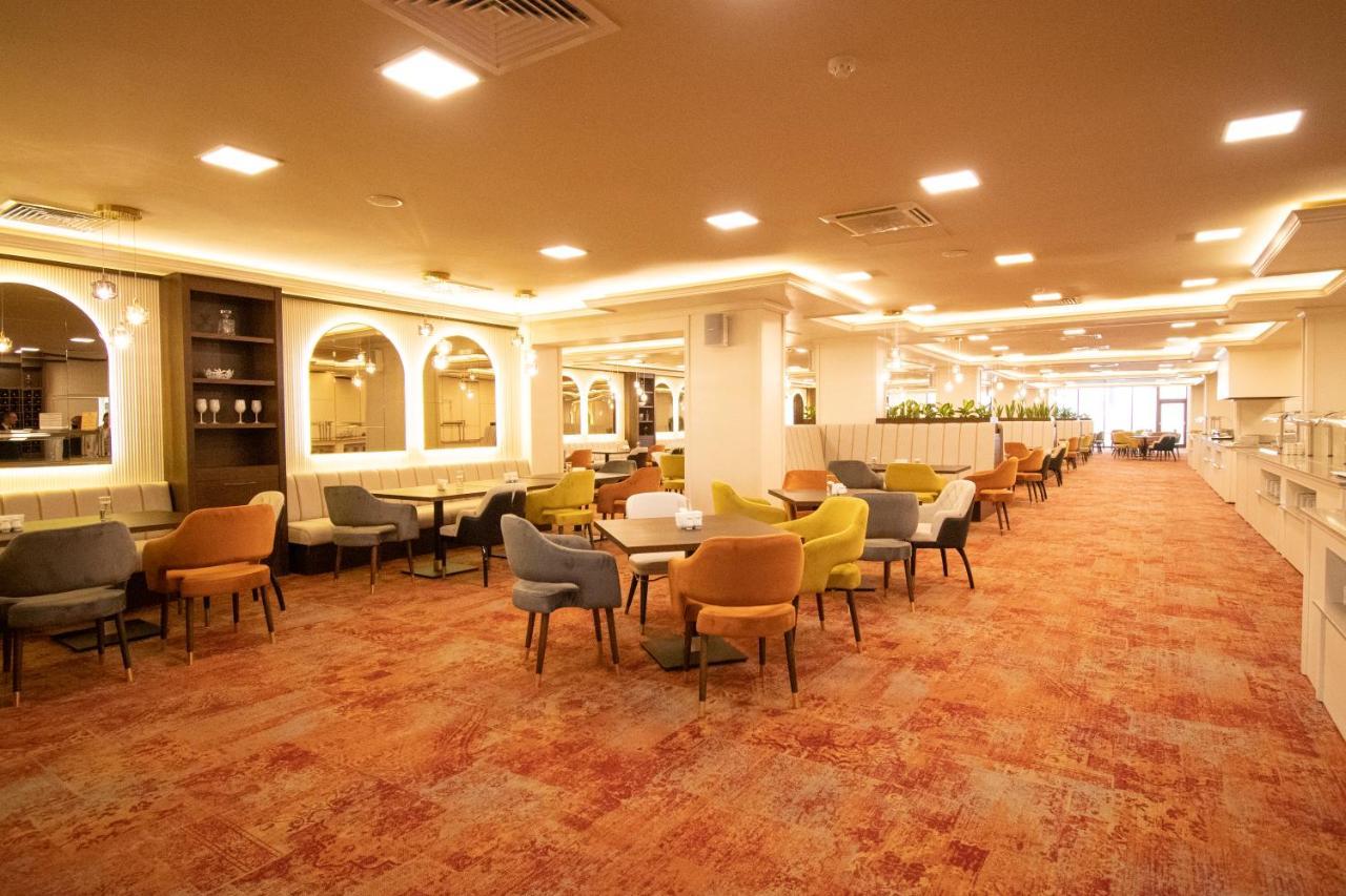 Admiral Hotel Golden Sands Luaran gambar The lounge at the airport