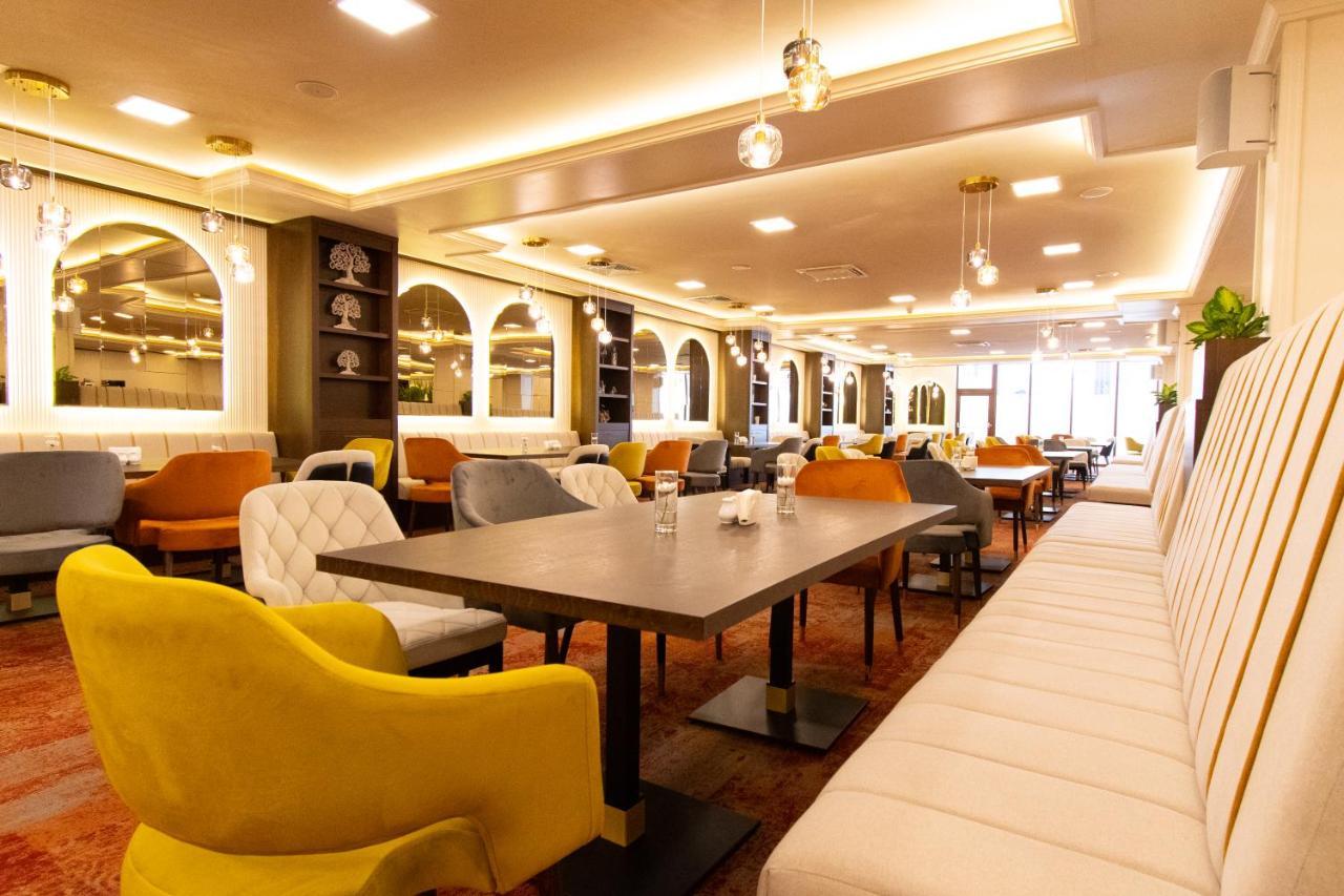 Admiral Hotel Golden Sands Luaran gambar The lounge at the airport