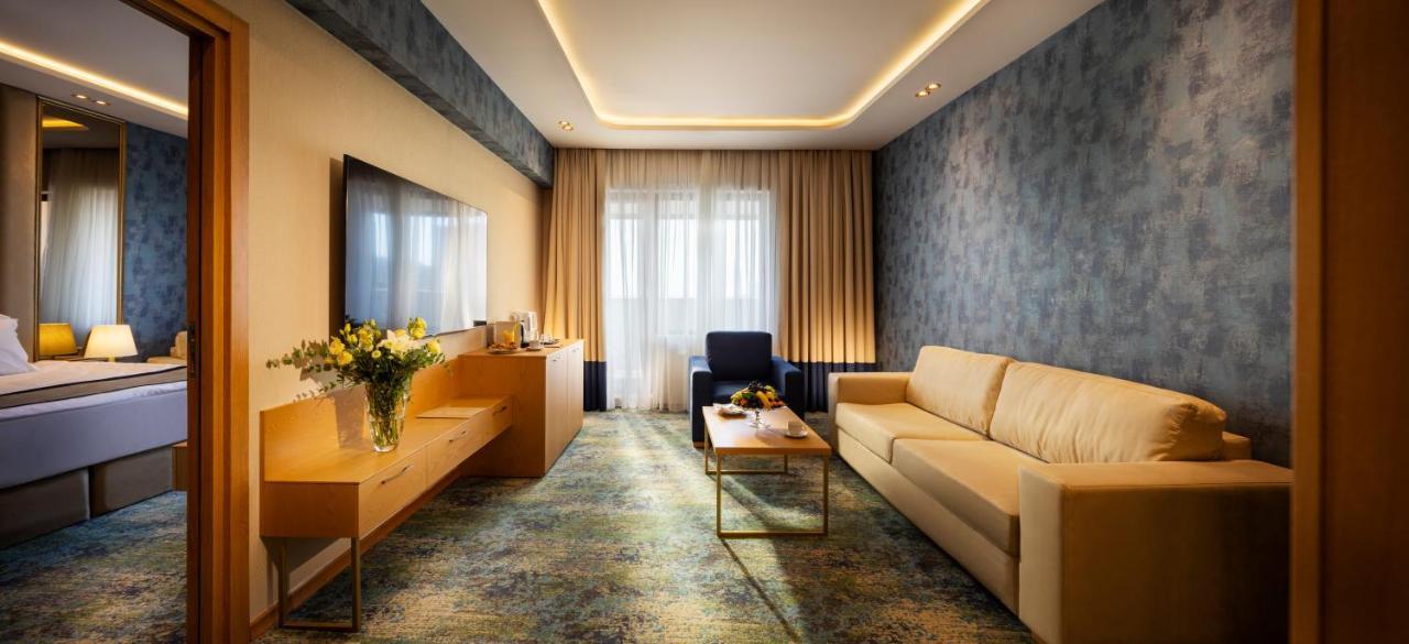 Admiral Hotel Golden Sands Luaran gambar A suite at the hotel