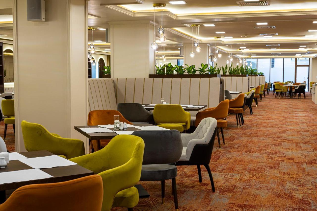 Admiral Hotel Golden Sands Luaran gambar The lounge at the airport