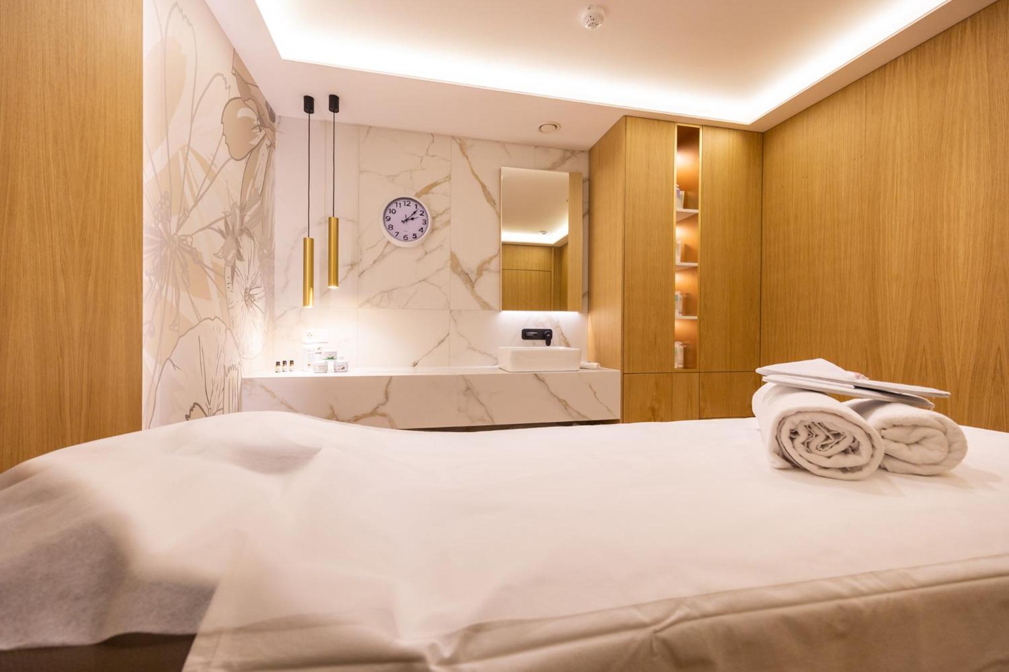 Admiral Hotel Golden Sands Luaran gambar Treatment room at The Spa at The Landmark