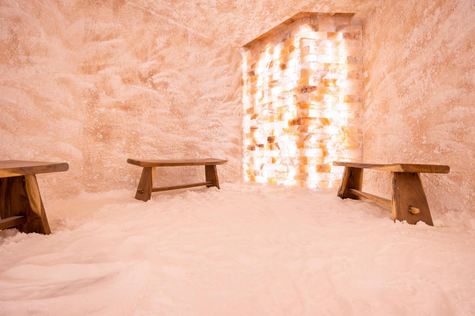 Admiral Hotel Golden Sands Luaran gambar A salt cave in the United States